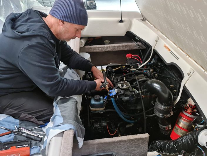 motorservice, reparation af bådmotor