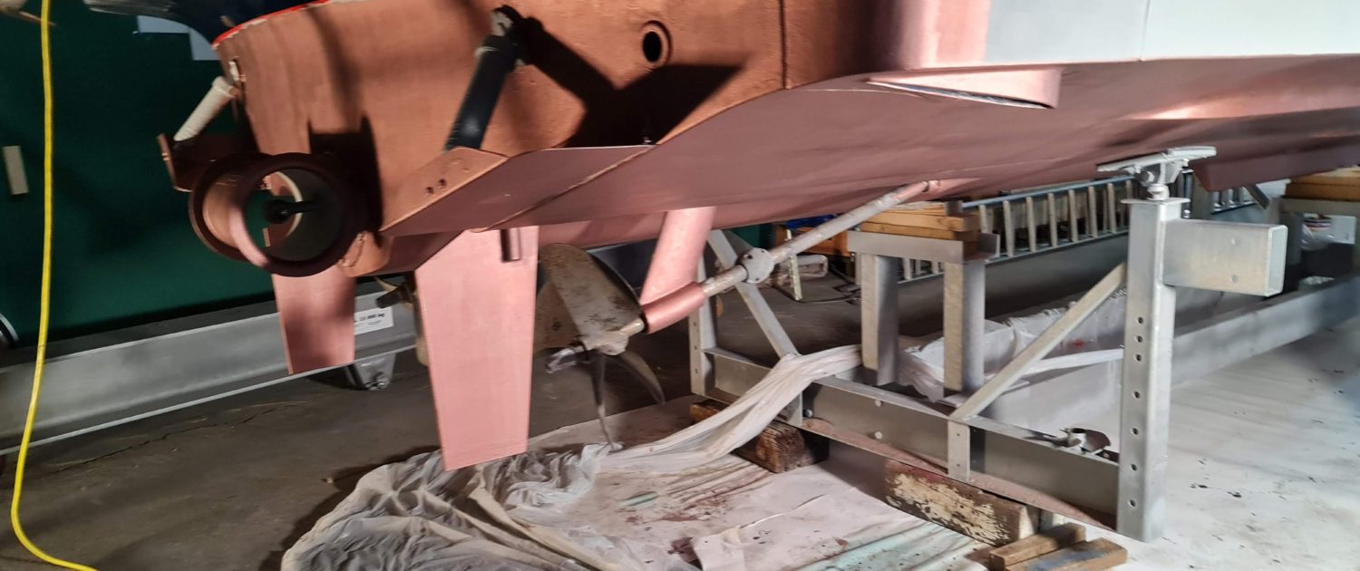 Bundbehandling af Nimbus 340 Efter de sidste 2 lag VC17 var bunden klar.
