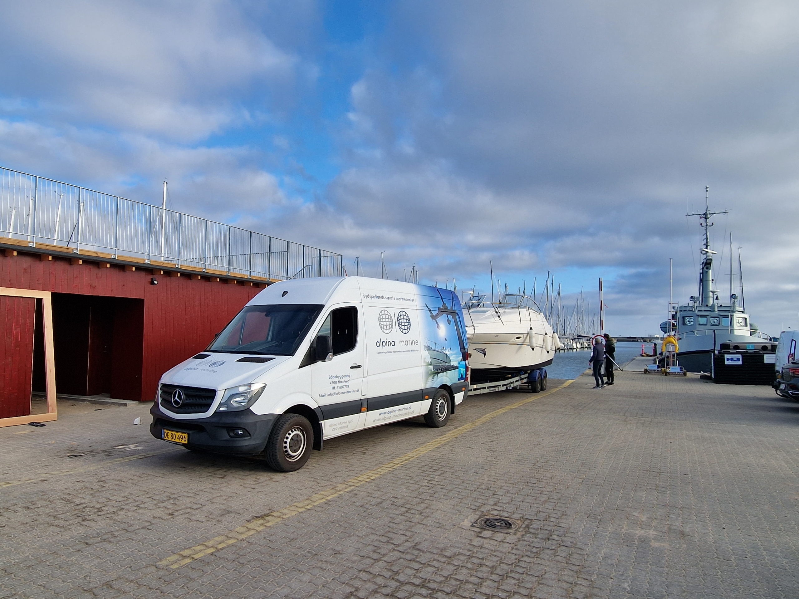 Aflevering af båd i Skovshoved